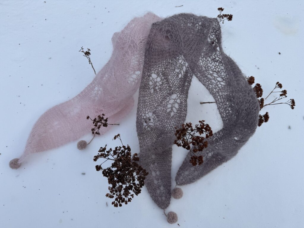 Free PDF knitting Pattern Mini Lace Scarf